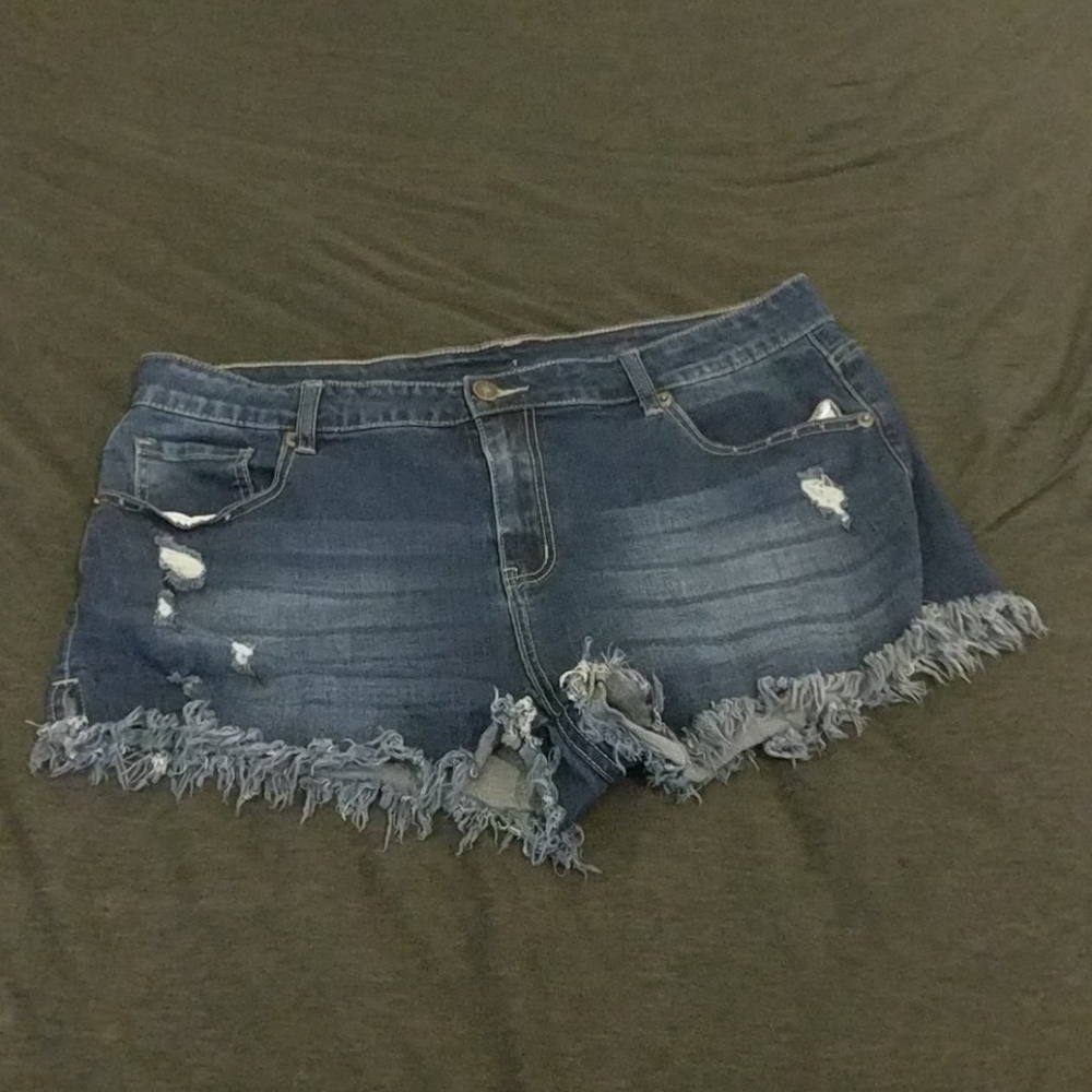Size XL short shorts